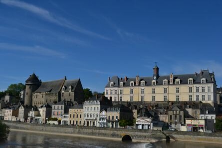 La Galerie Renaissance et le Vieux Château vus de la rive gauche
