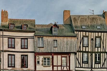 Le Vieux Laval - place de la Trémoille 