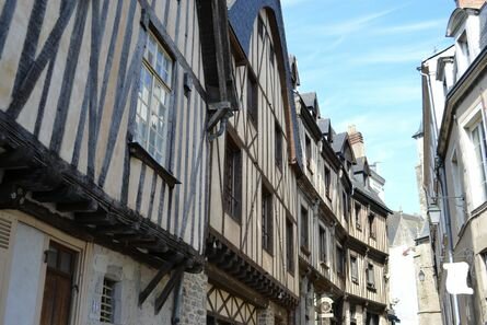 Le Vieux Laval - rue de la Trinité 